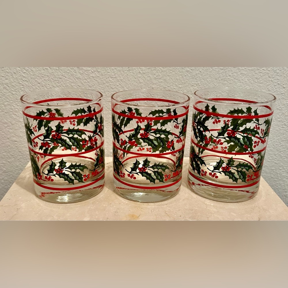 4”H Vintage Indiana Glass Co. Christmas Holly 14oz glasses. Set of 3
